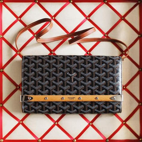 goyard zip clutch|Goyard monte carlo clutch.